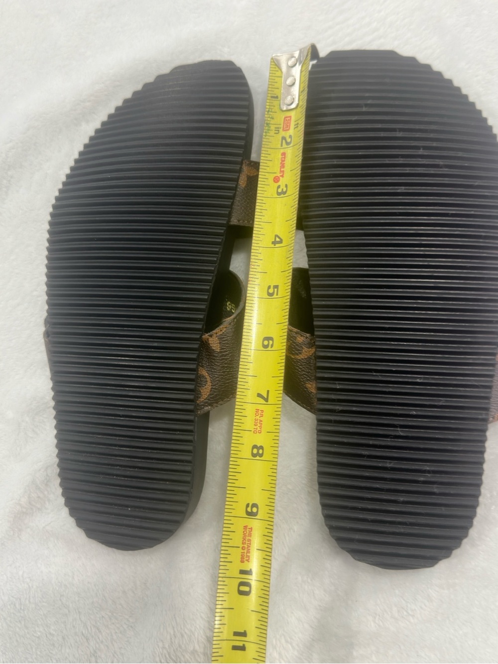 Woman’s cute fashionable Ribbed Sole  Brown slides size 39